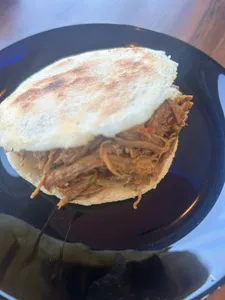Arepa Carnemechada
