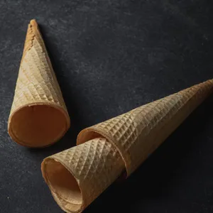 Cono sin gluten, sin soya, con azúcar añadida.Plant-based