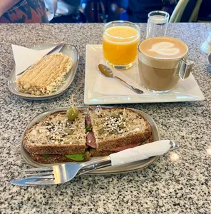 Brunch  The Corner Premium