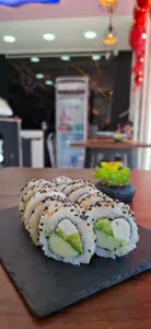 25. Palmito, Queso, Palta, Envuelto en Sésamo/Ciboulette