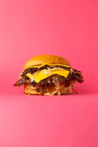 Cheeseburger Baby Con Papas fritas