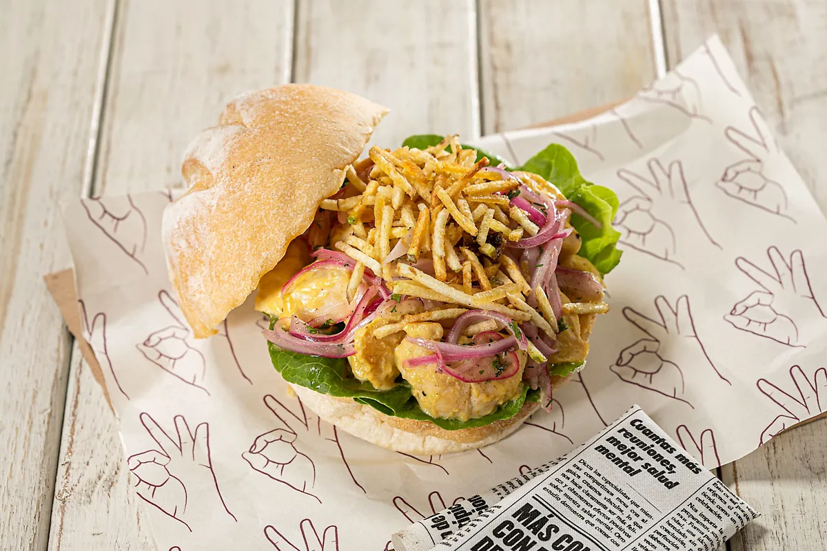 Sanguche de Pollo a la Huancaina