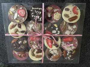 Monedas de chocolate con frutos secos