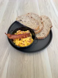 Huevos con tocino