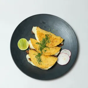 QUESADILLA DE POLLO TOCINETA