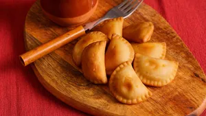Empanaditas de queso 9 cm. para freír 12 unidades.