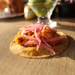 Tacos de cochinita por (und)