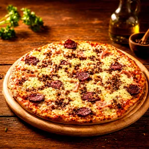 Pizza pequeña carnes 6 porciones Pizza pequeña carnes 6 porciones