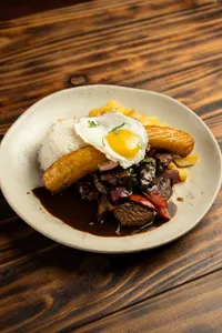 Lomo saltado a lo Pobre