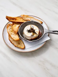 Camembert rôti à l’ail et thym
