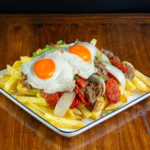 Chorrillana de Carne Mechada