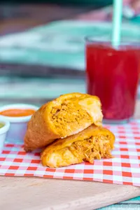Empanada Pollo & Queso