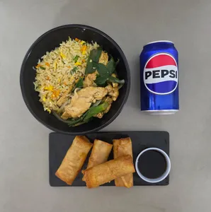 Elige tu colación + bebida en lata + 4 arrollados