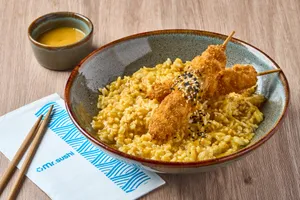 Gohan Curry de Pollo – Brochetas Crunchy con Manzana y Curry