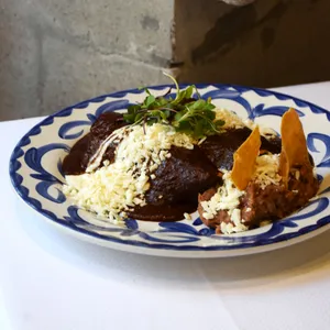Enchiladas de Mole Poblano (3 pzas.)