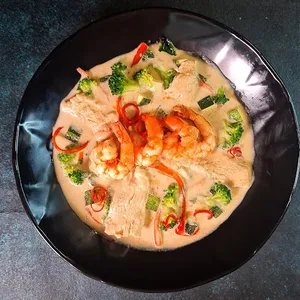 Curry Verde Camarón Pollo