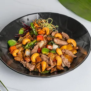 Carne con Castañas de Caju al Wok