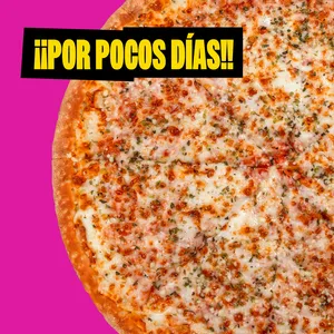 Pizza Doble Queso con doble porción de queso mozzarella, un toque de orégano, parmesano y salsa de tomate.