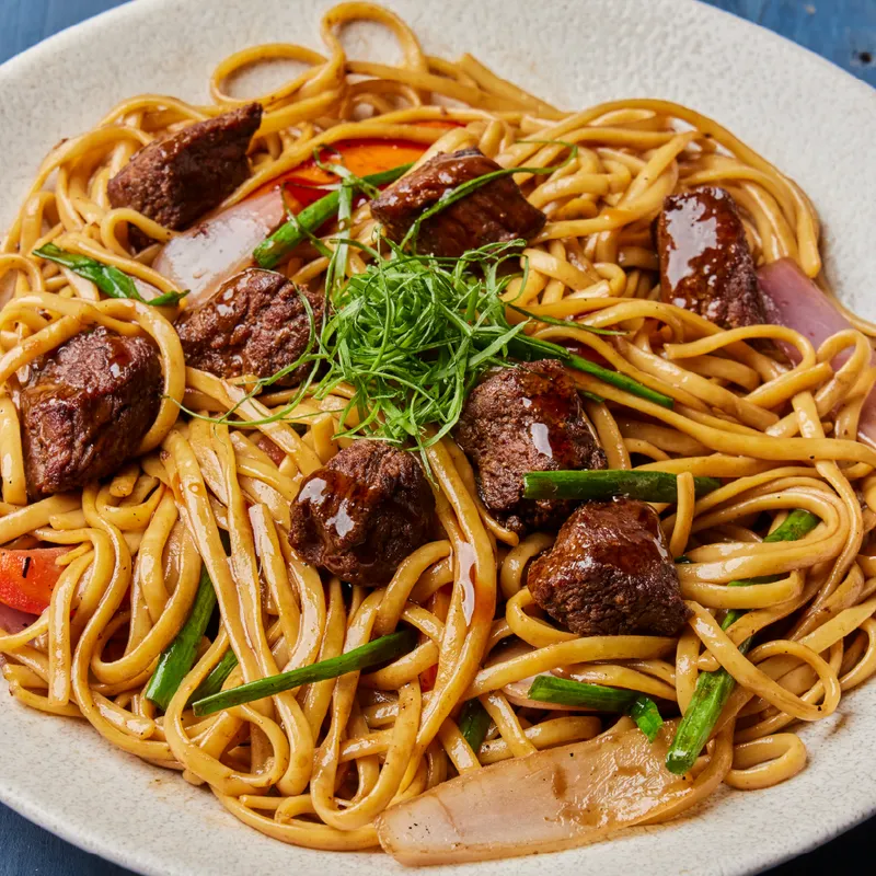 Tallarín Saltado