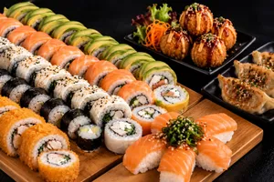 69 Piezas Sushitumare + 2 Bebida en lata