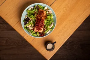 Insalate Salmón A La Parilla