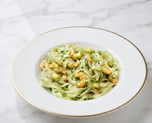 Fetuccini de Camaron y Pesto