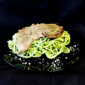 Tallarin verde con bistec