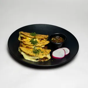 QUESADILLA DE BIRRIA