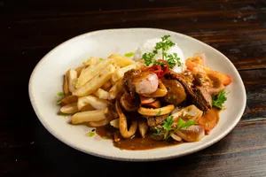 Lomo Saltado Mar Y Tierra