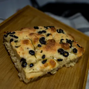 Focaccia Cuadrada De Sal De Mar Y Aceitunas (Masa Madre 325 G)