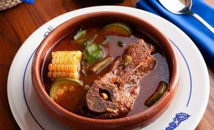 Media Orden de Mole de Olla de Cerdo