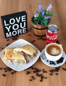 Mechada queso + café