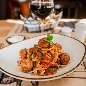 Linguini con Polpetes