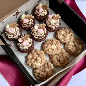 Treat box navideña (copitos + galletitas) 🧁🍪❄️