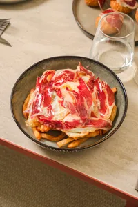 Huevos rotos con Jamón Ibérico