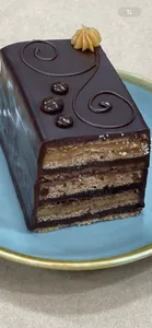 Porción Torta Panqueque Chocolate Manjar Frambuesa