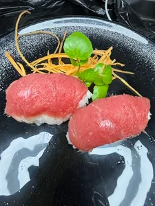 Maguro niguiri