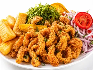 Chicharrón de Pota con Yuca