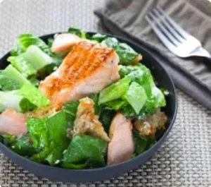 Ensalada Cesar salmón