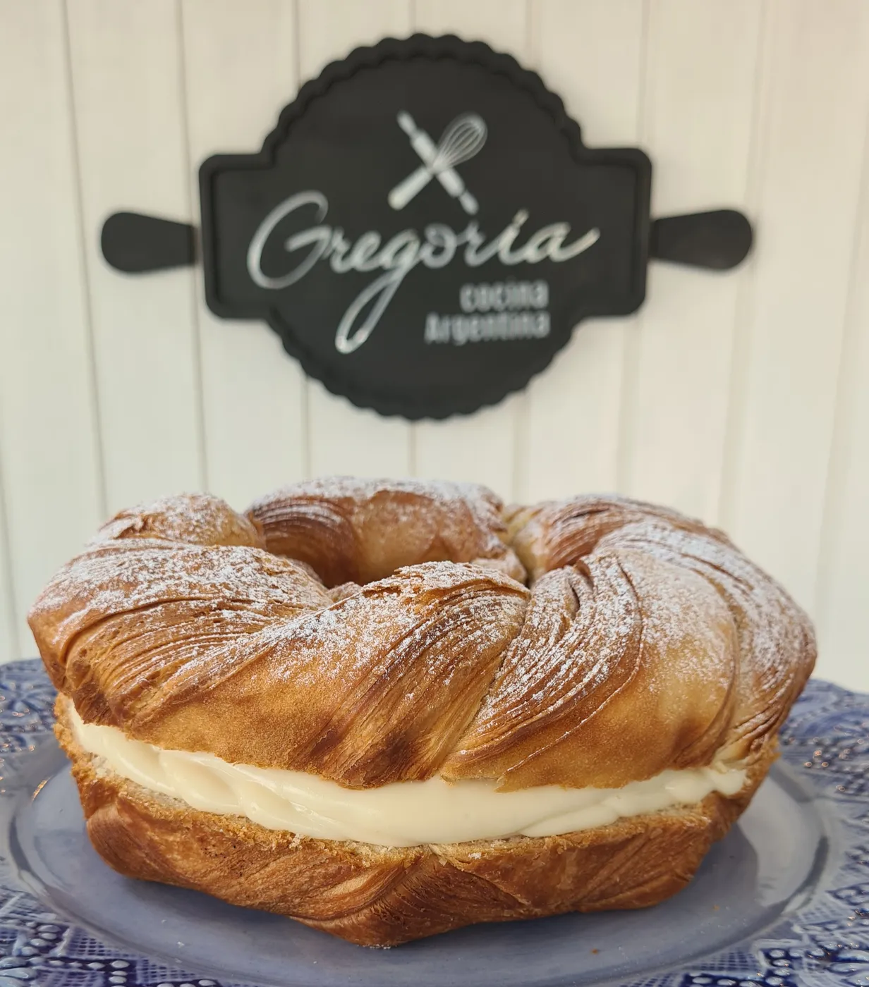 Medialunas y facturas