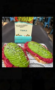 Dúo De Molletes de HUMMUS
