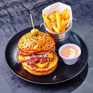 Cheese Burger + Papas 🍟