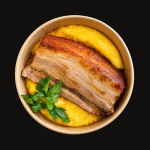 Costillar de Cerdo al Horno con Puré Mixto de Papas y Zapallo