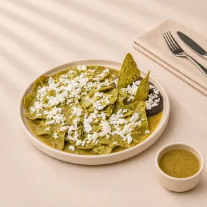Chilaquiles con totopo de nopal y queso panela (400 gr)