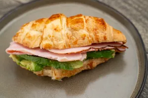 Croissant Jamón Palta
