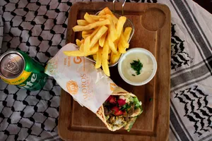 Menú Para 1B:  Shawarma Clásico con acompañamiento de Papas y Lata