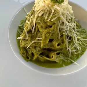 Fetuccini Pesto