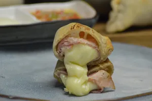 Jamón Y Muzza
