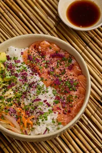 Donburi de Salmón (Bowl)