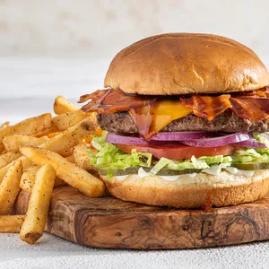 Ultimate Bacon Burger+Papas fritas